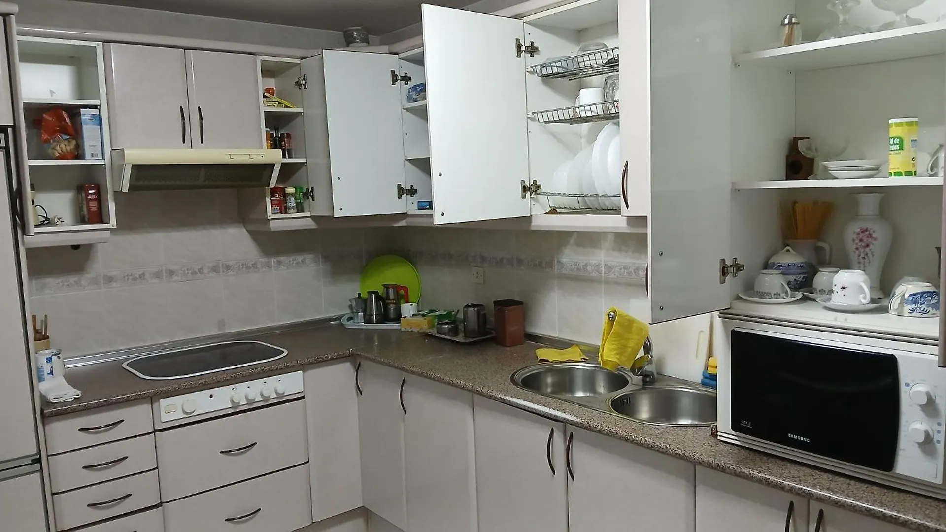 Habitacion Privada Triple Toledo Spagna