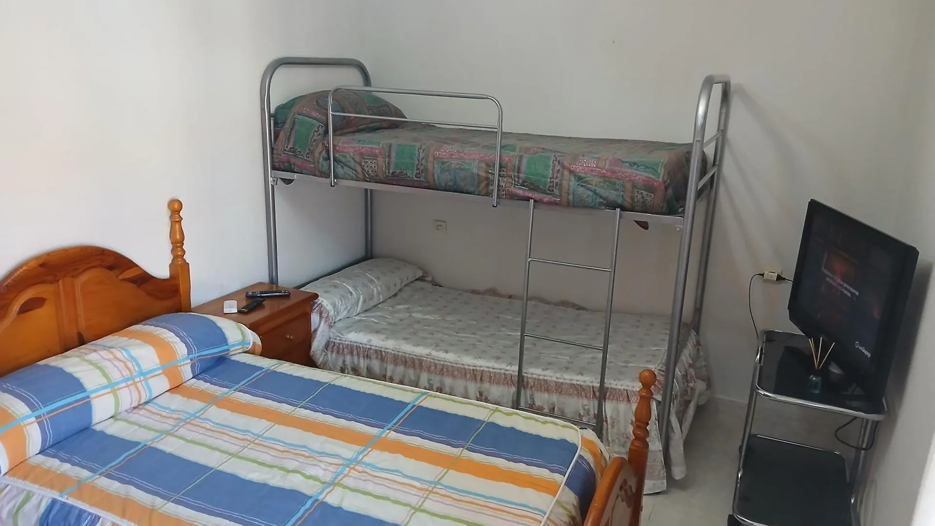 Habitacion Privada Triple Toledo Bed & Breakfast