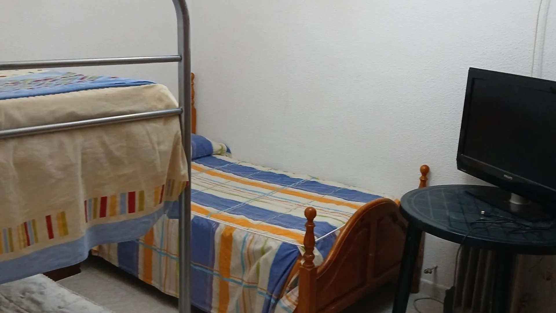 Habitacion Privada Triple Toledo Bed & Breakfast