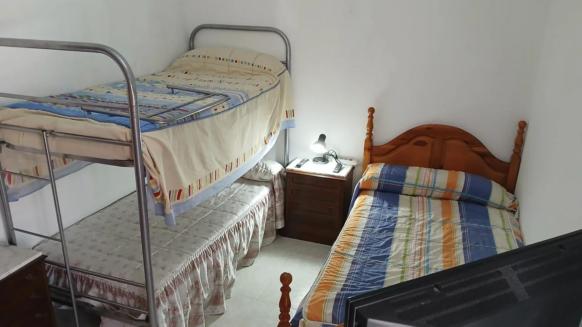 Habitacion Privada Triple Toledo Bed & Breakfast